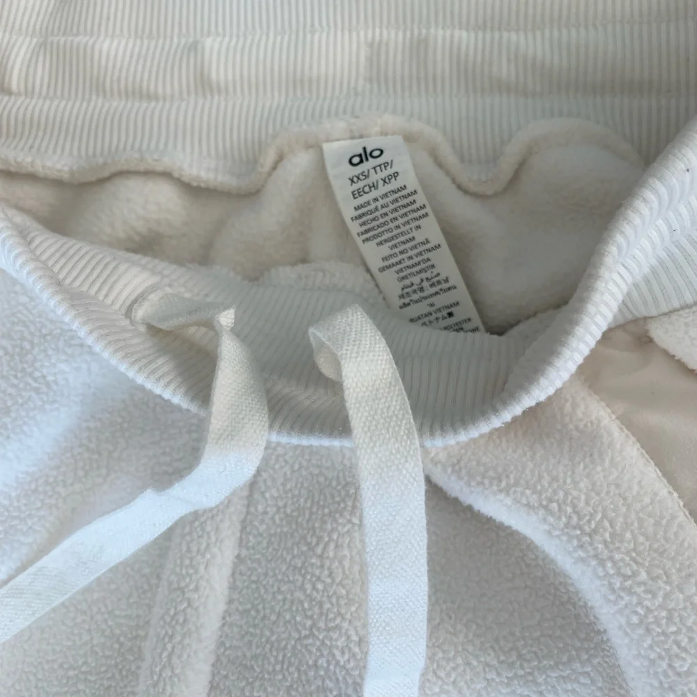 ALO Yoga Polar Fleece Winter Mix Pant - Picture 7 of 11